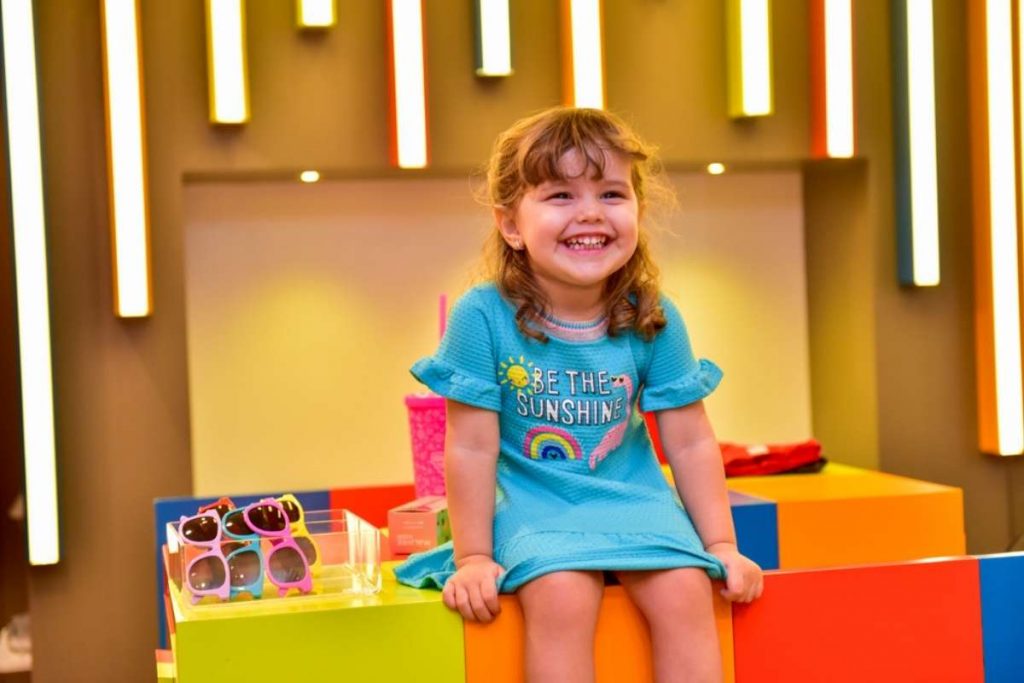 Fofura! Sobrinha de Rafa Kalimann posa como modelo