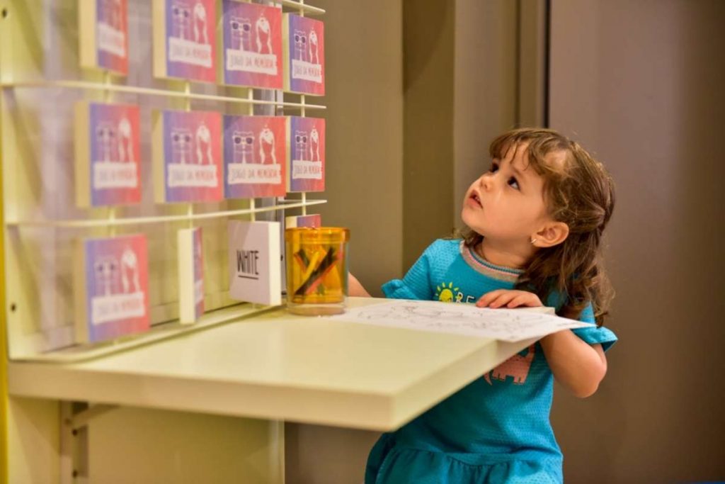 Fofura! Sobrinha de Rafa Kalimann posa como modelo