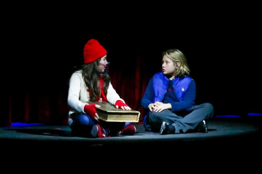 Vittorio atuando no palco de Natal Mágico