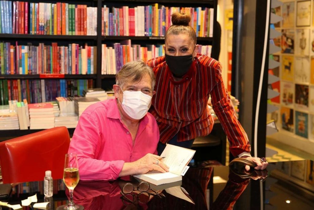 Zé de Abreu lança autobiografia, no Rio de Janeiro