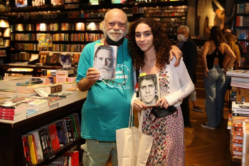 Zé de Abreu lança autobiografia, no Rio de Janeiro