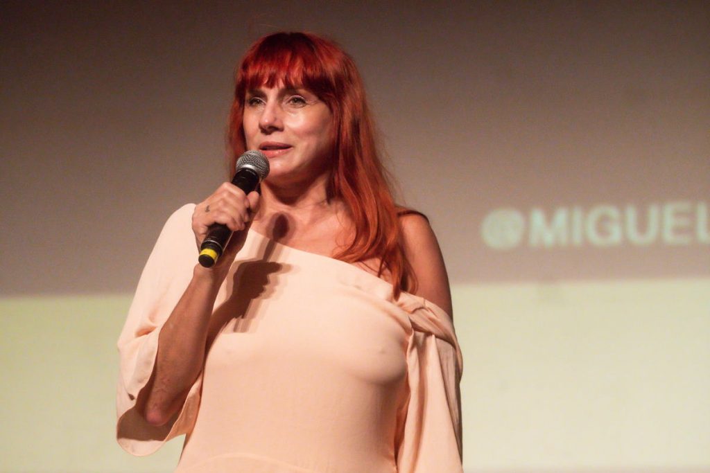 Nicole Puzzi no palco