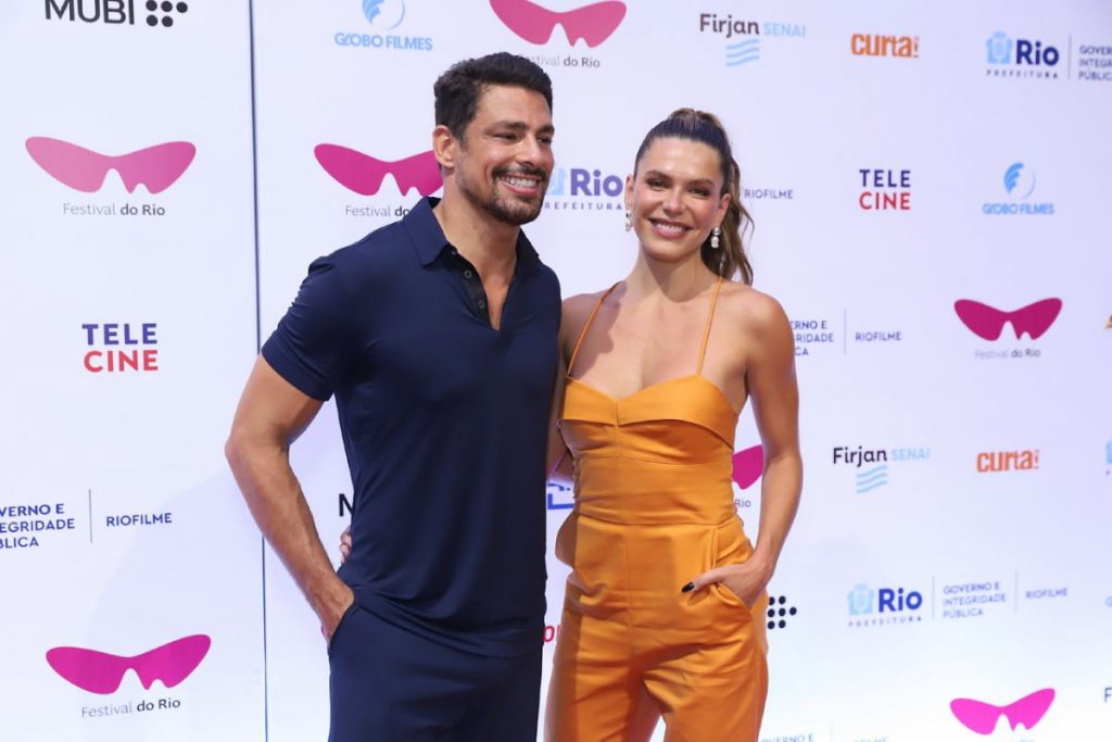 Cauã Reymond e Mariana Goldfarb em pré-estreia de A Viagem de Pedro