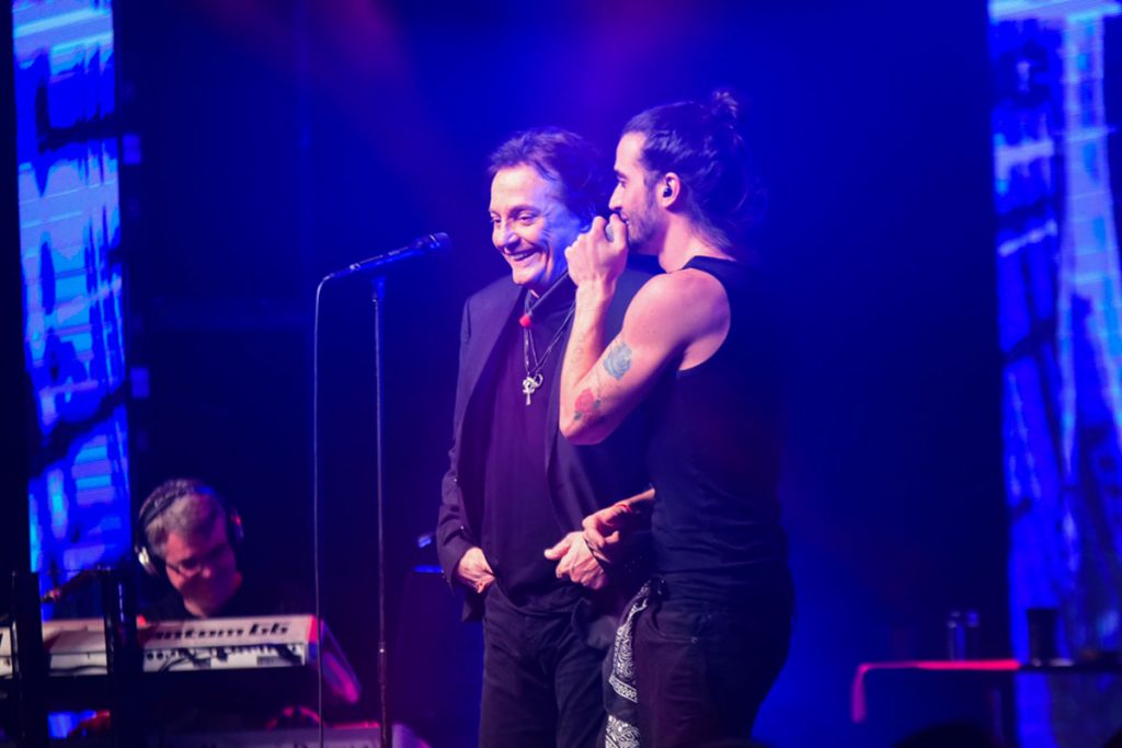 Fabio Jr. canta com Fiuk em show presencial