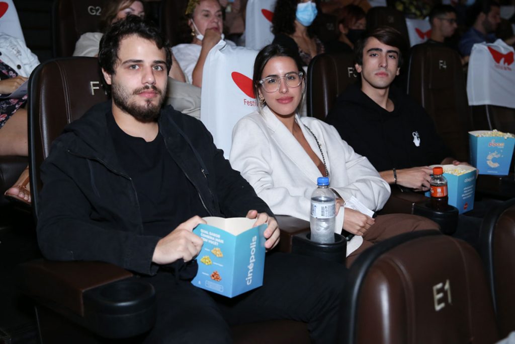 Ana Morais com o namorado e filho caçula de Gloria Pires no Festival do Rio