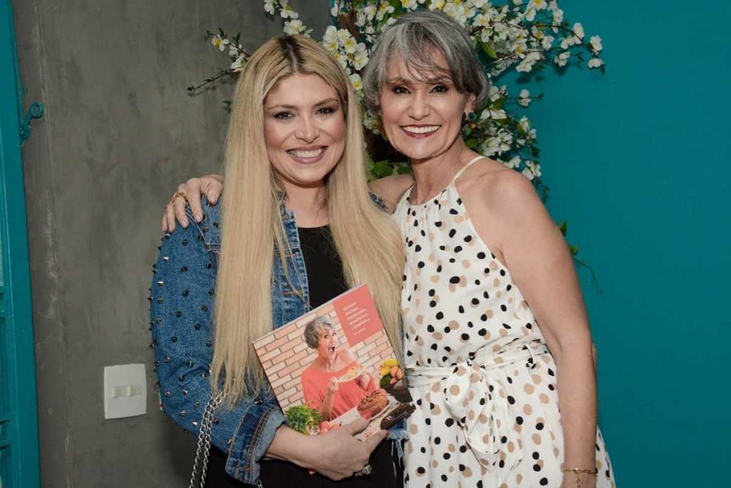 adryana ribeiro no lançamento do livro de faa morena