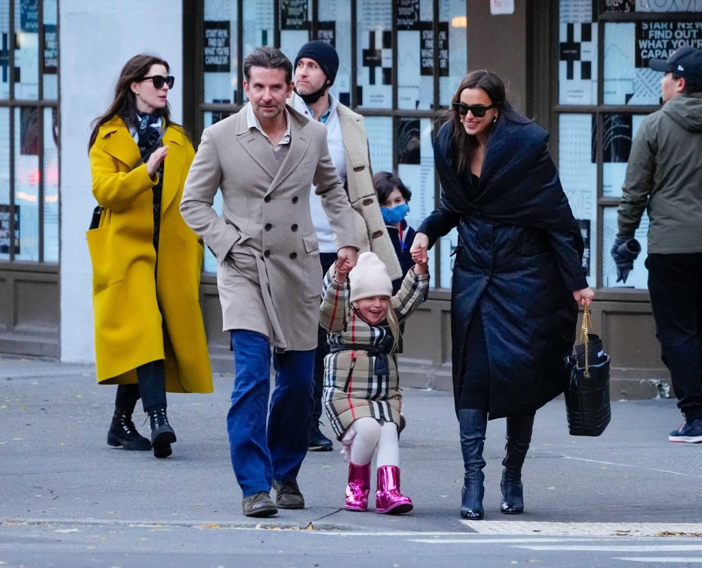 Bradley Cooper com Irina Shayk e a filha Lea de Seine