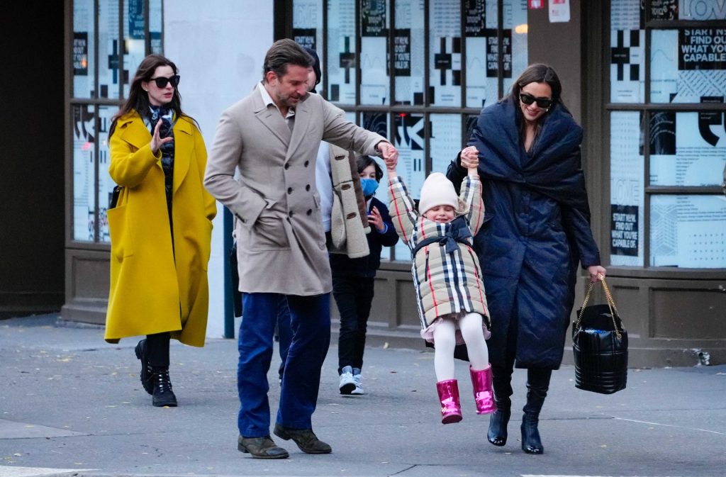 Bradley Cooper com Irina Shayk e a filha Lea de Seine