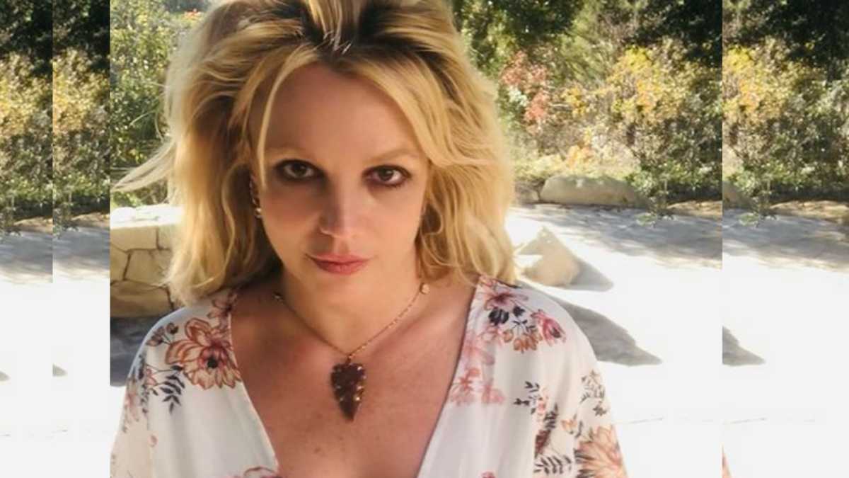Britney Spears com cara séria