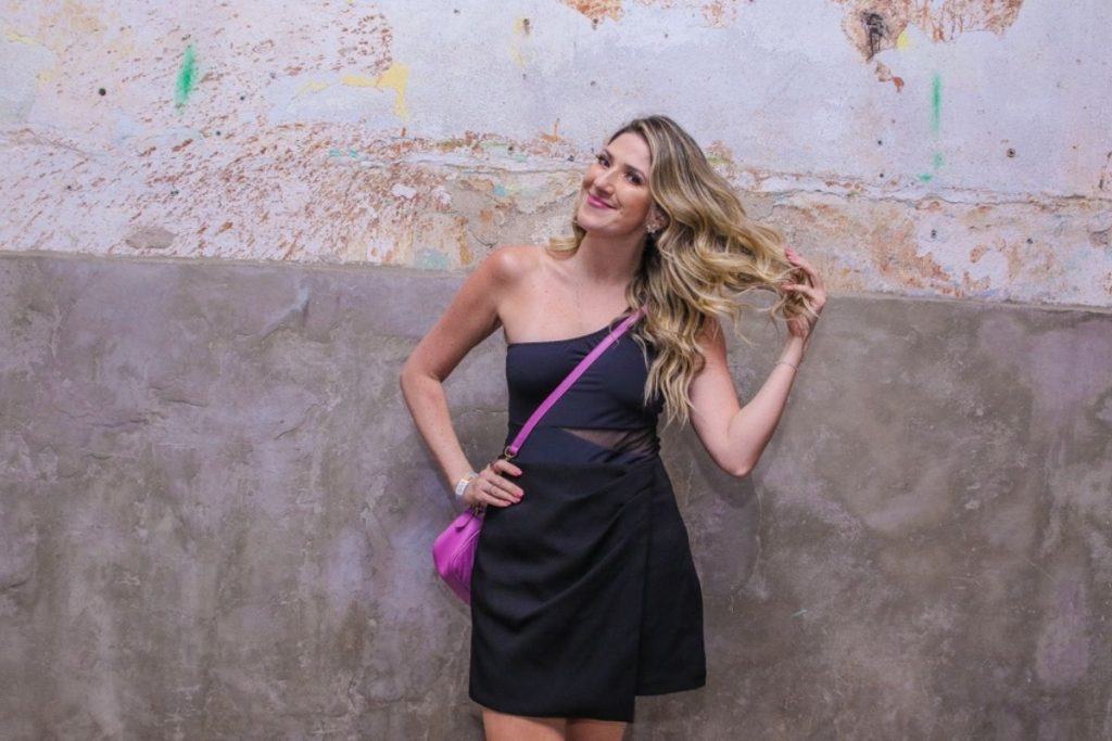 Dani Calabresa posando para foto