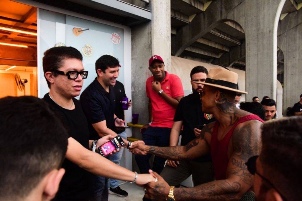 Dj Ivis com Leo Santana no Garota Vip