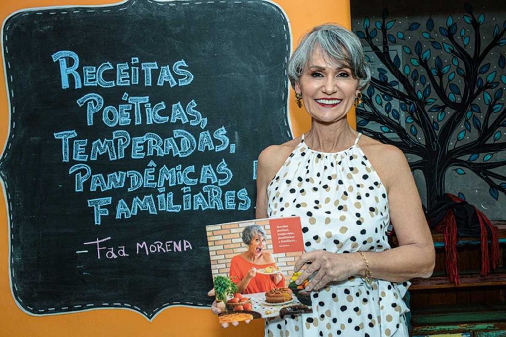 faa morena lançando seu livro “Receitas Poéticas, Temperadas, Pandêmicas e Familiares...”,