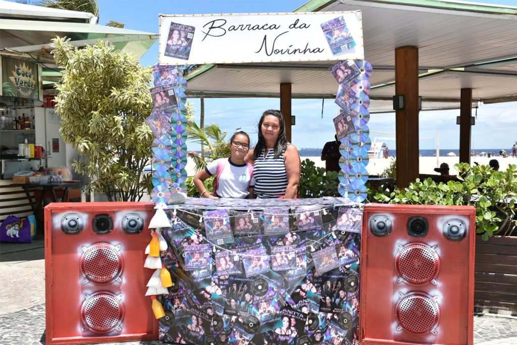 Fãs posando em frente à