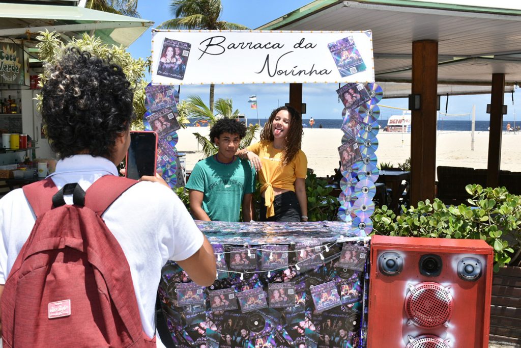 Fãs posando em frente à