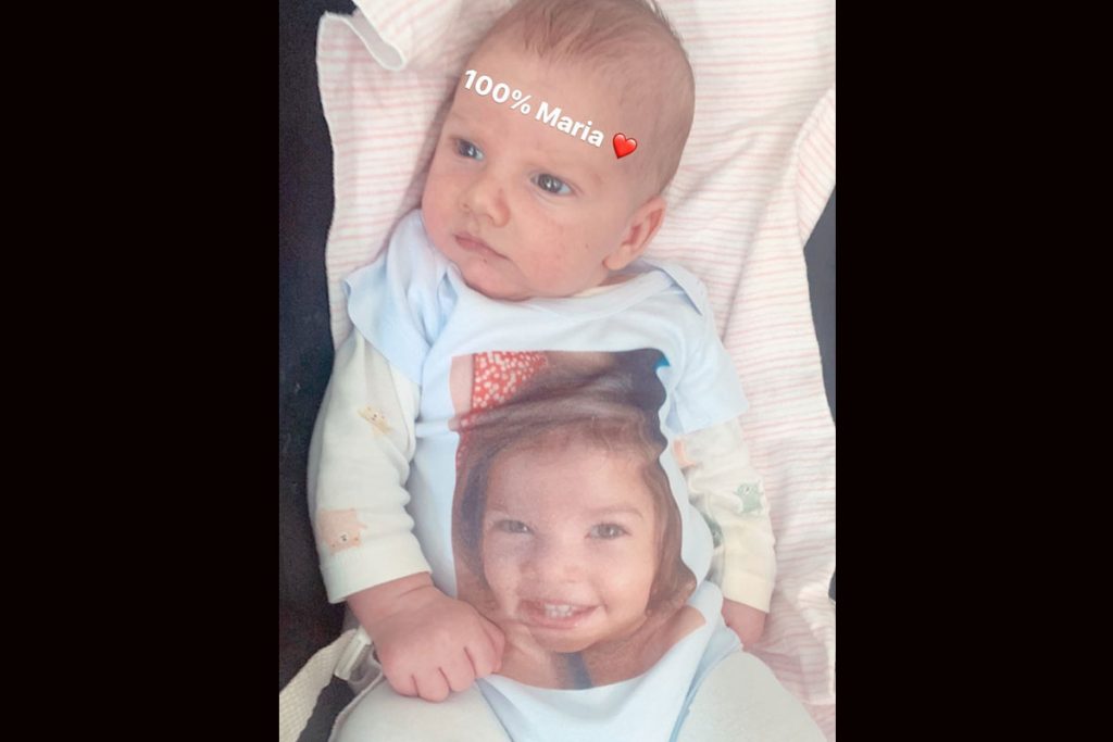 José usou um macacão com o rosto da irmã estampado