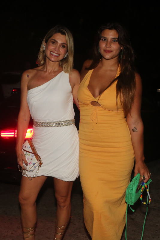 Flávia Alessandra e Giulia Costa