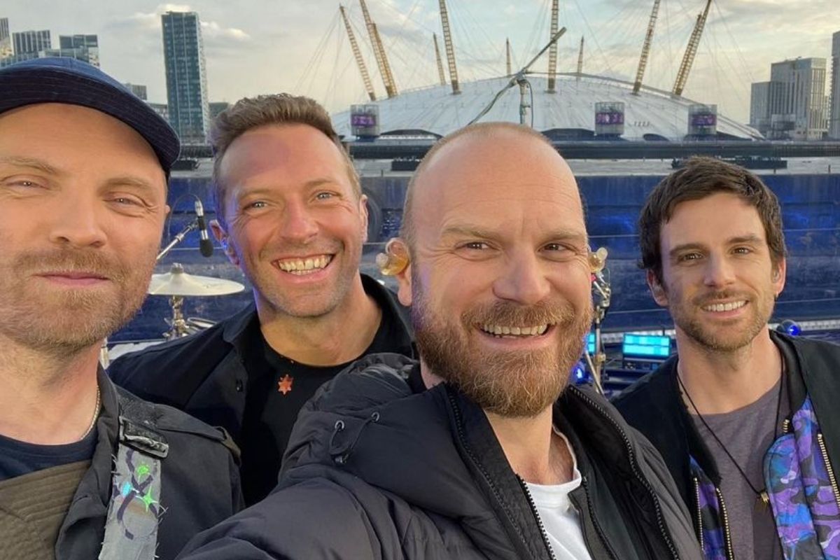 Foto dos integrantes do Coldplay reunidos