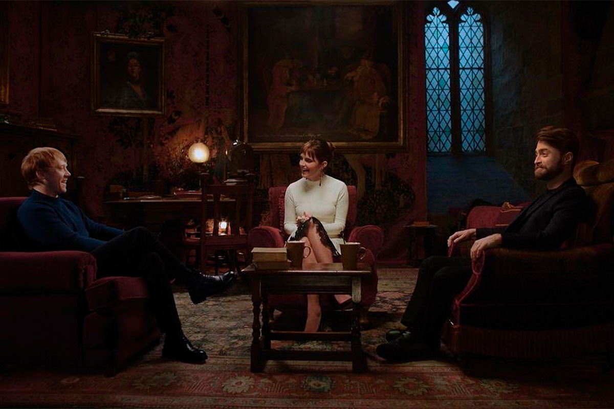 Rupert Grint, Emma Watson e Daniel Radcliffe em foto para "Harry Potter: Return to Hogwarts".