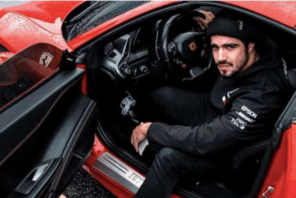 Caio Castro com a sua Ferrari