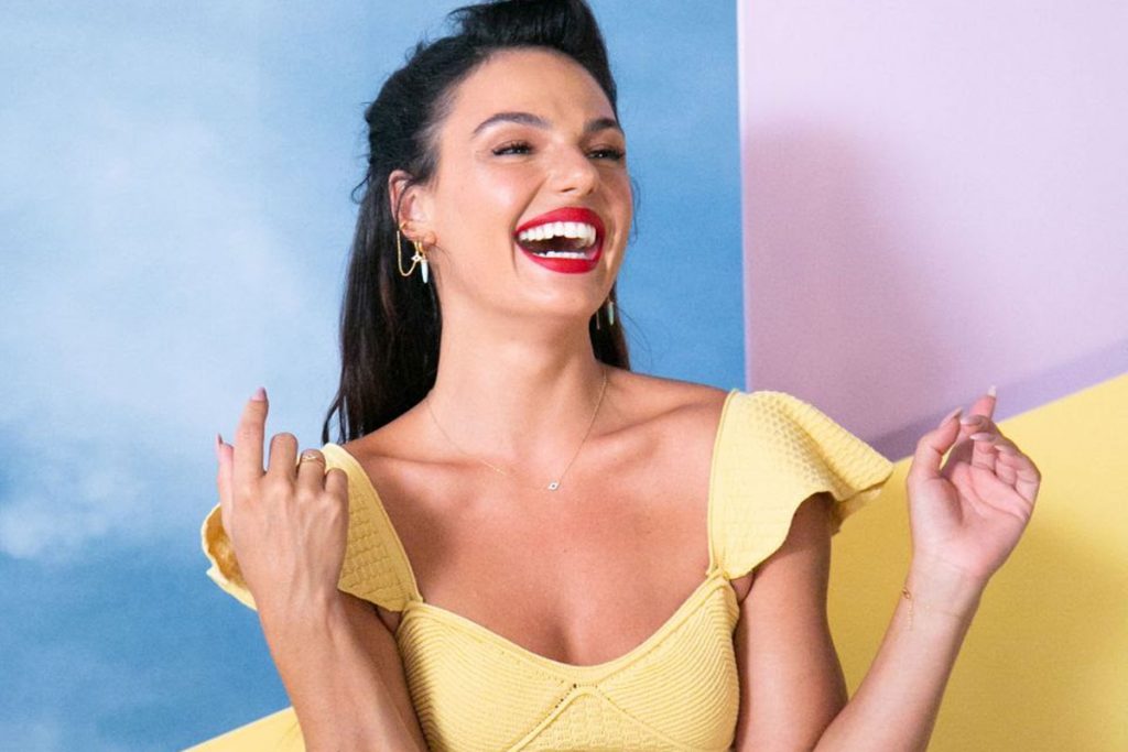 Isis Valverde posa para campanha da joalheria Monte Carlo