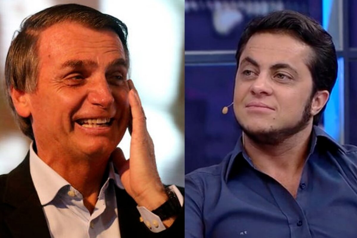 Bolsonaro rindo, com a mão esquerda no rosto, e Thammy Miranda de camisa azul