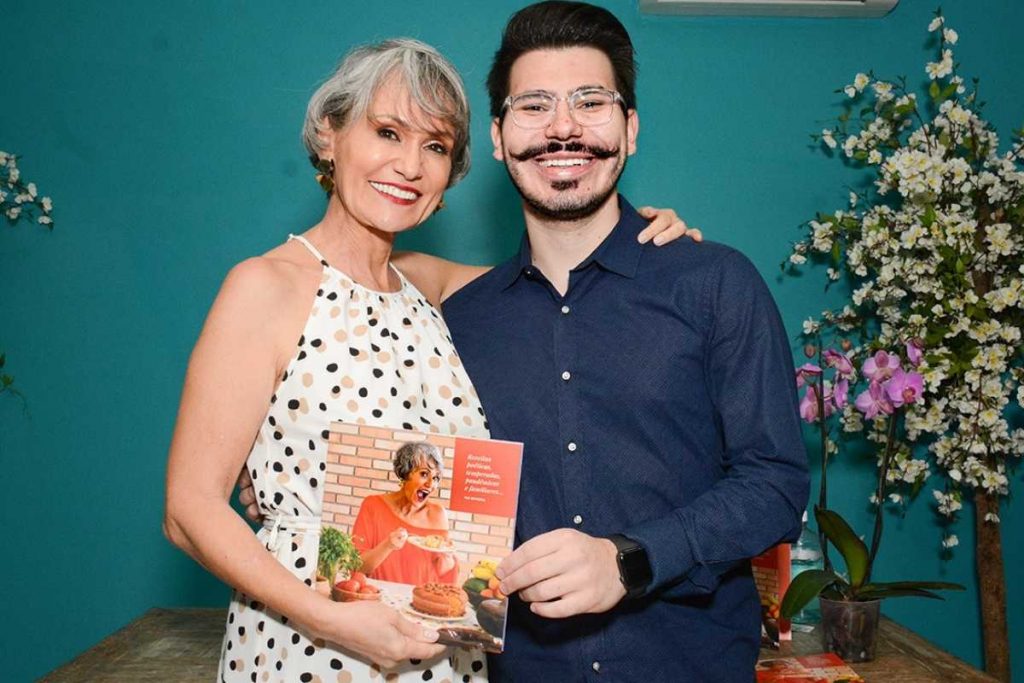 john sakra no lançamento do livro de faa morena