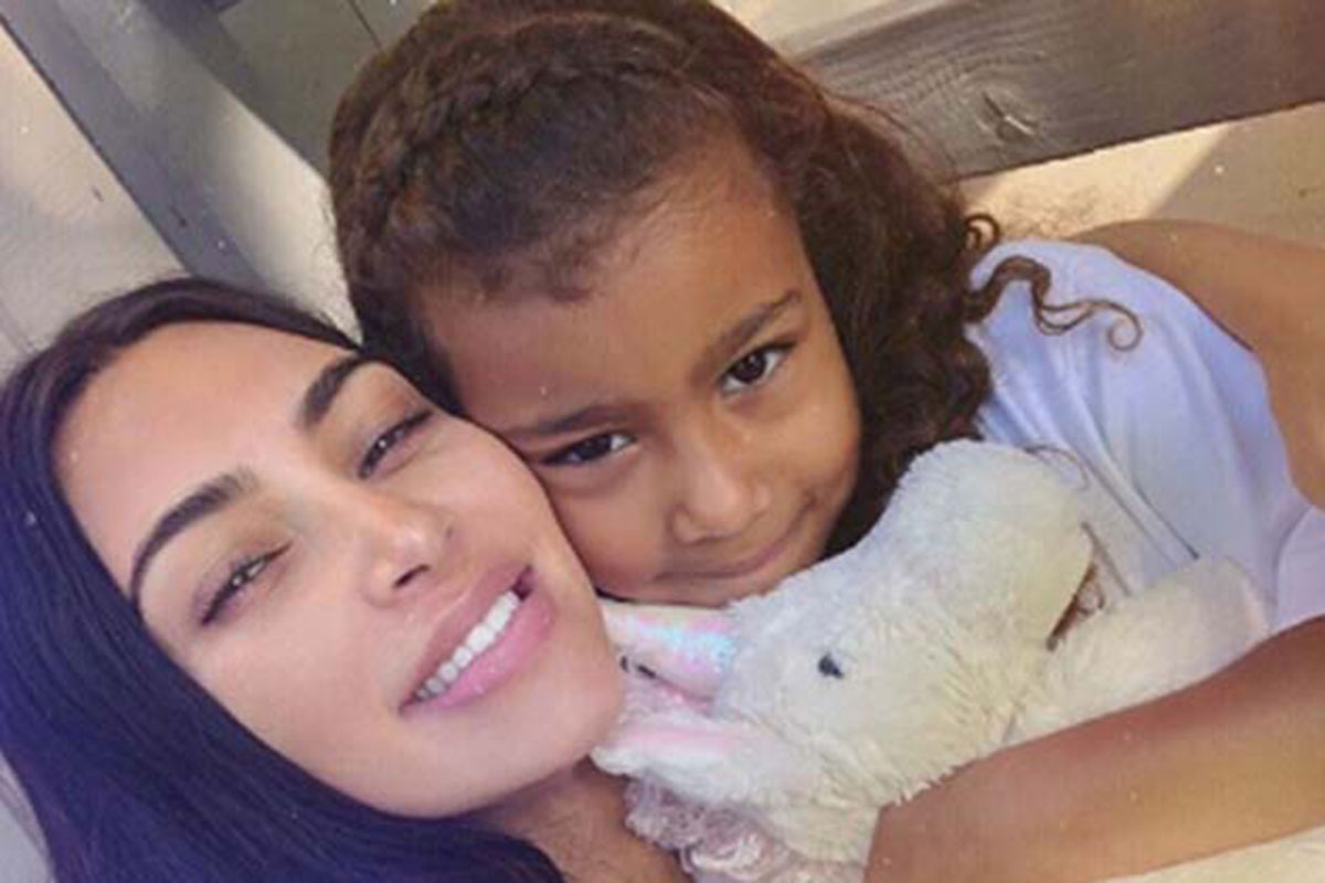 Kim Kardashian com a filha North West