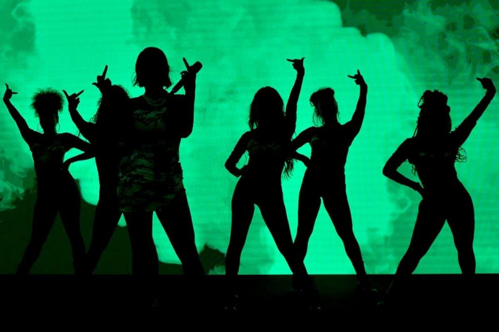 Ludmilla canta no lançamento de coleção em São Paulo