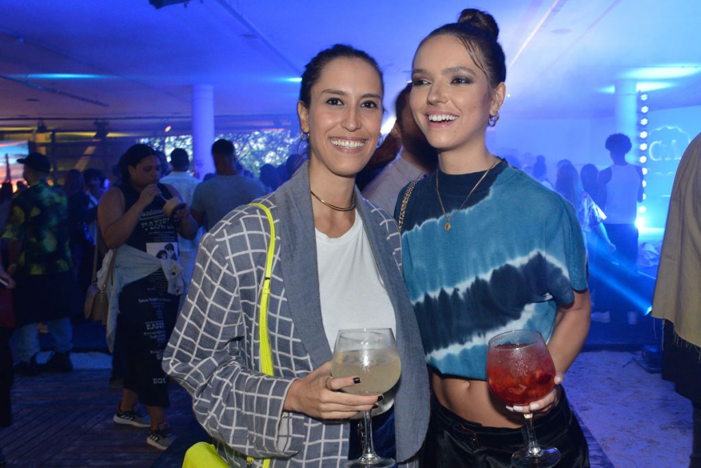 Lele Pompeu e Vitoria Faustino em evento da C&A