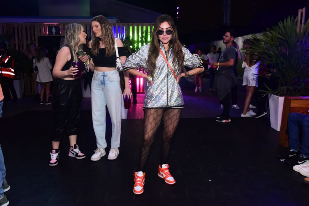 Liziane Gutierrez fez questão de posar para os fotógrafos