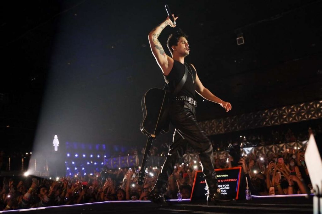 Luan Santana levanta público com showzão em São Paulo
