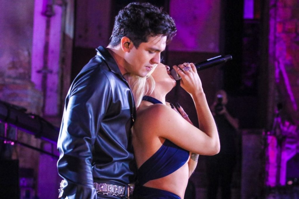 Luan Santana cantando com Luísa Sonza