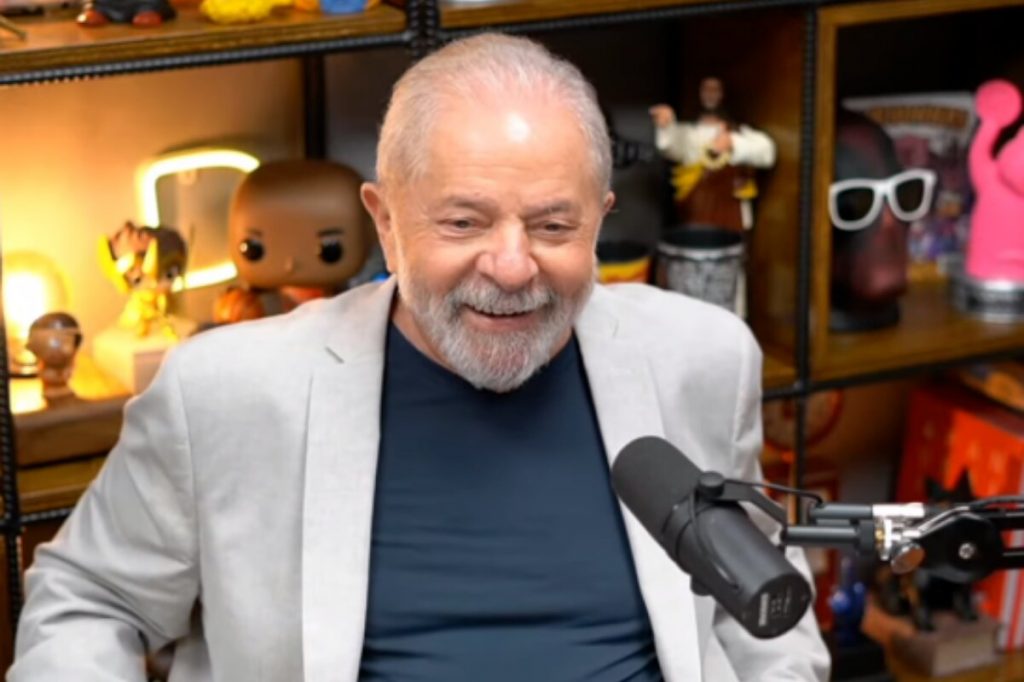 Lula sorrindo, participando do Podpah
