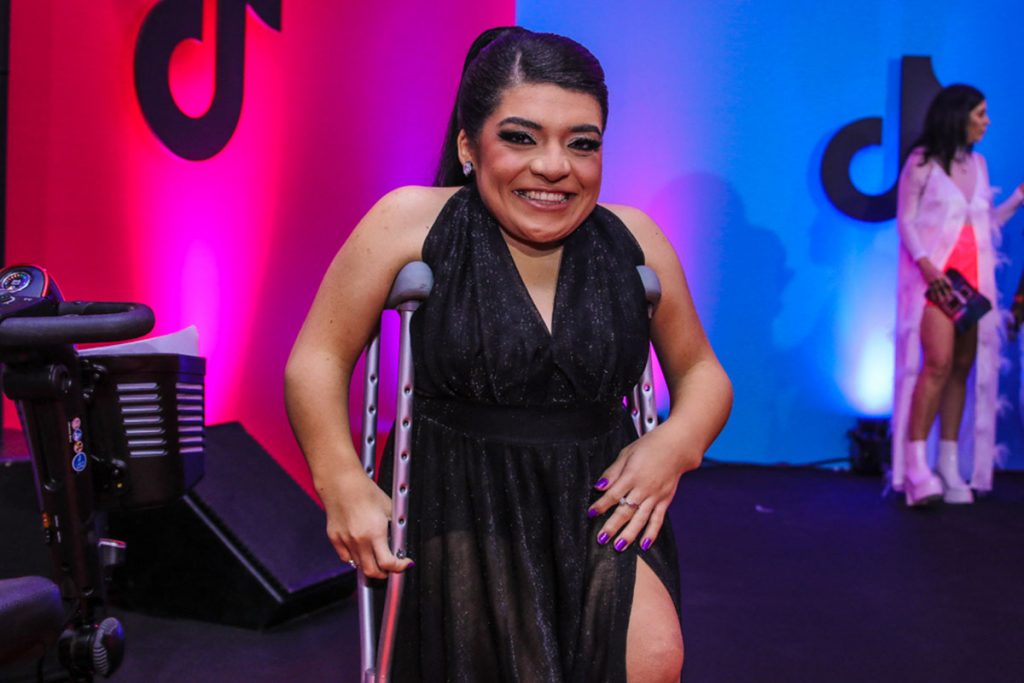 Pequena Lô esbanjou simpatia e posou para os fotógrafos