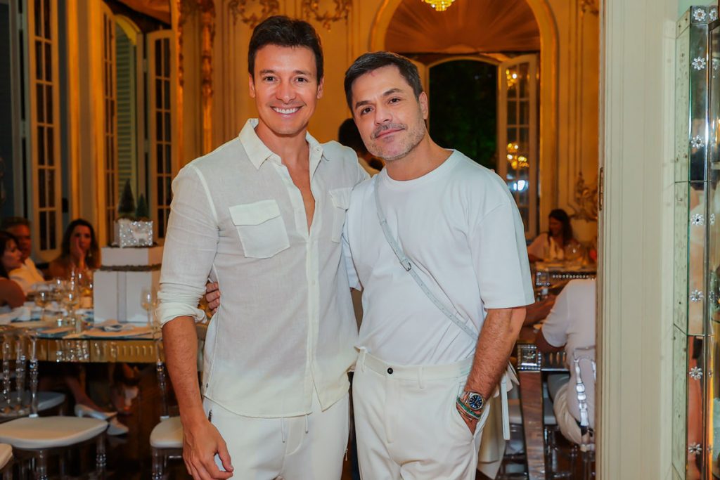 Rodrigo Faro e o irmão, Danilo Faro em festa de Andrea Guimarães