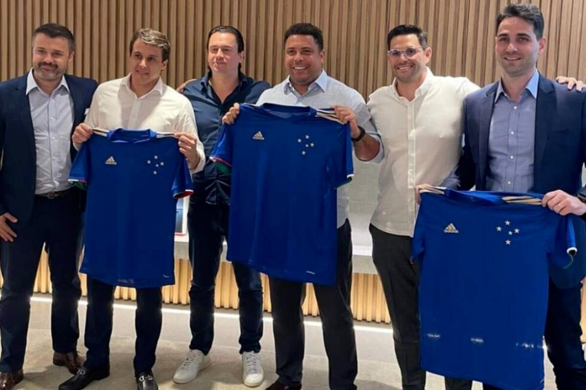 Ronaldo Fenômeno e a diretoria do Cruzeiro