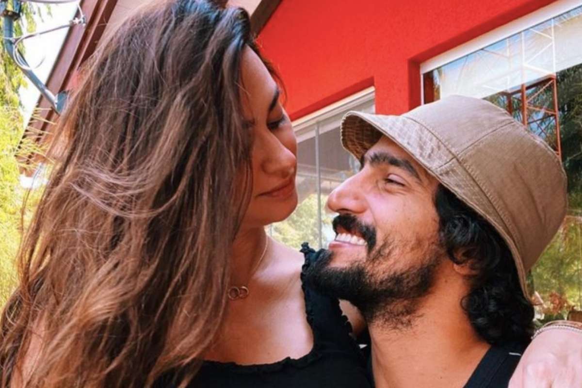Thayla Ayala dá à luz Francisco, filho com Renato Góes