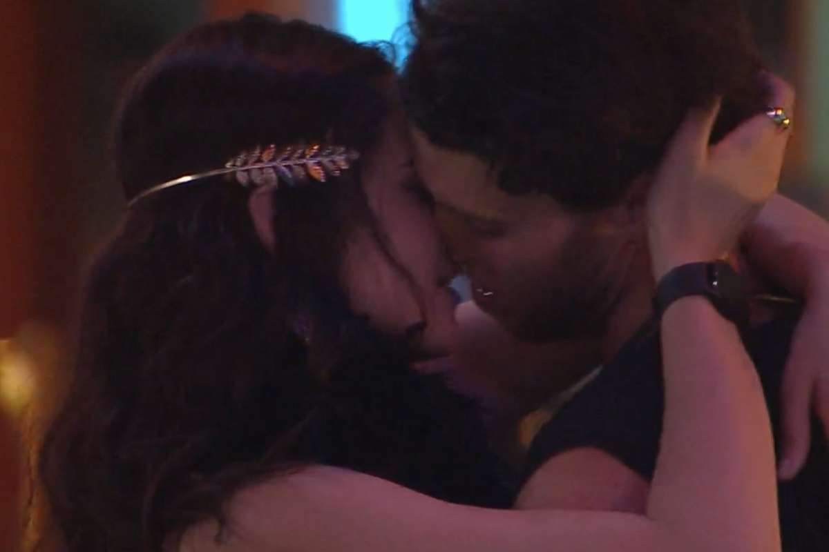 Depois de horas conversando, Lucas e Eslovênia deram o primeiro beijo. Participantes do BBB22 torciam pelo casal desde começo do jogo