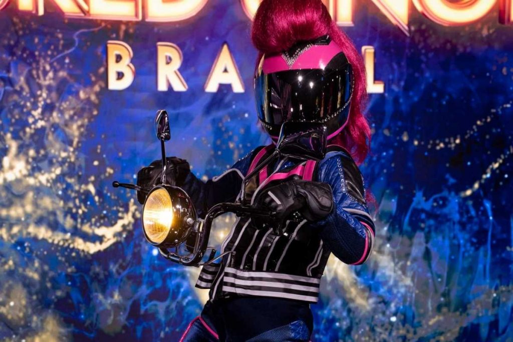 fantasia de motoqueira do the masked singer brasil