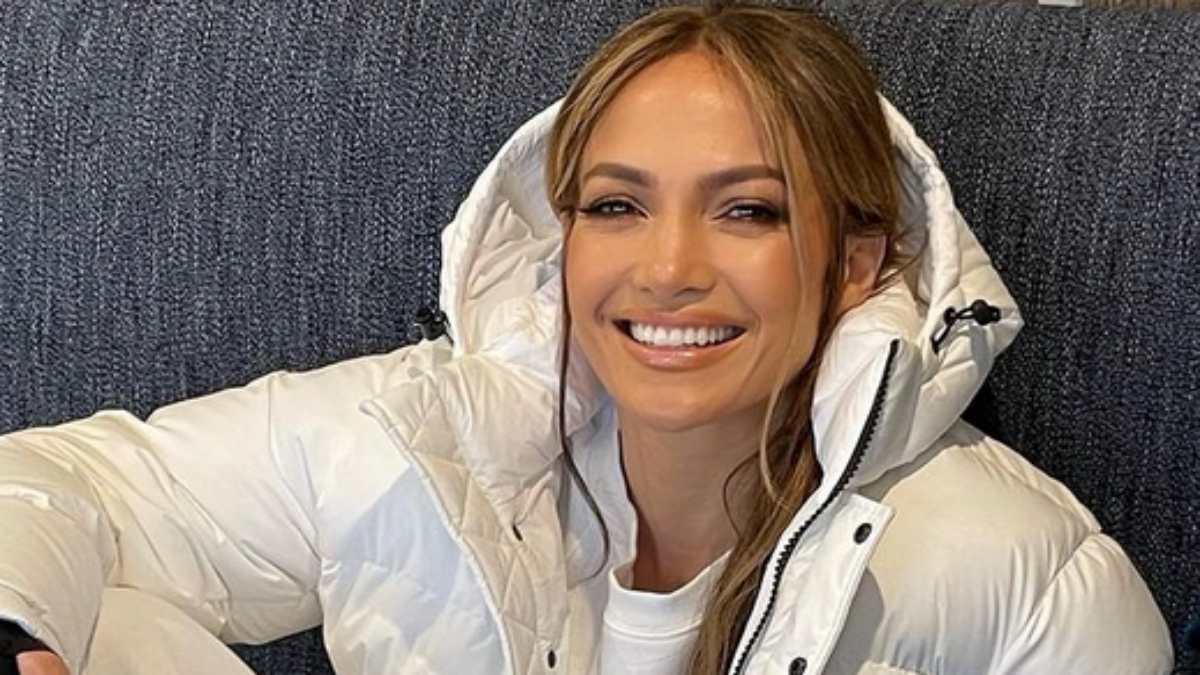 Jennifer Lopez sorrindo