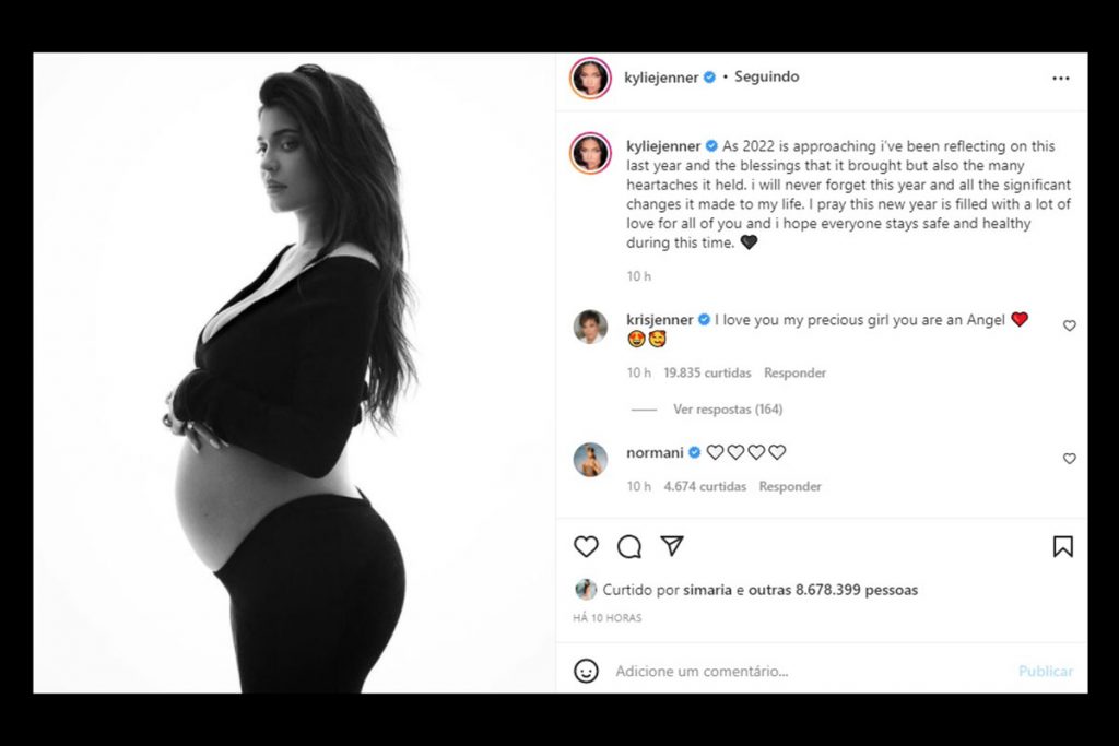 Kylie Jenner posa grávida e reflete sobre o ano de 2021