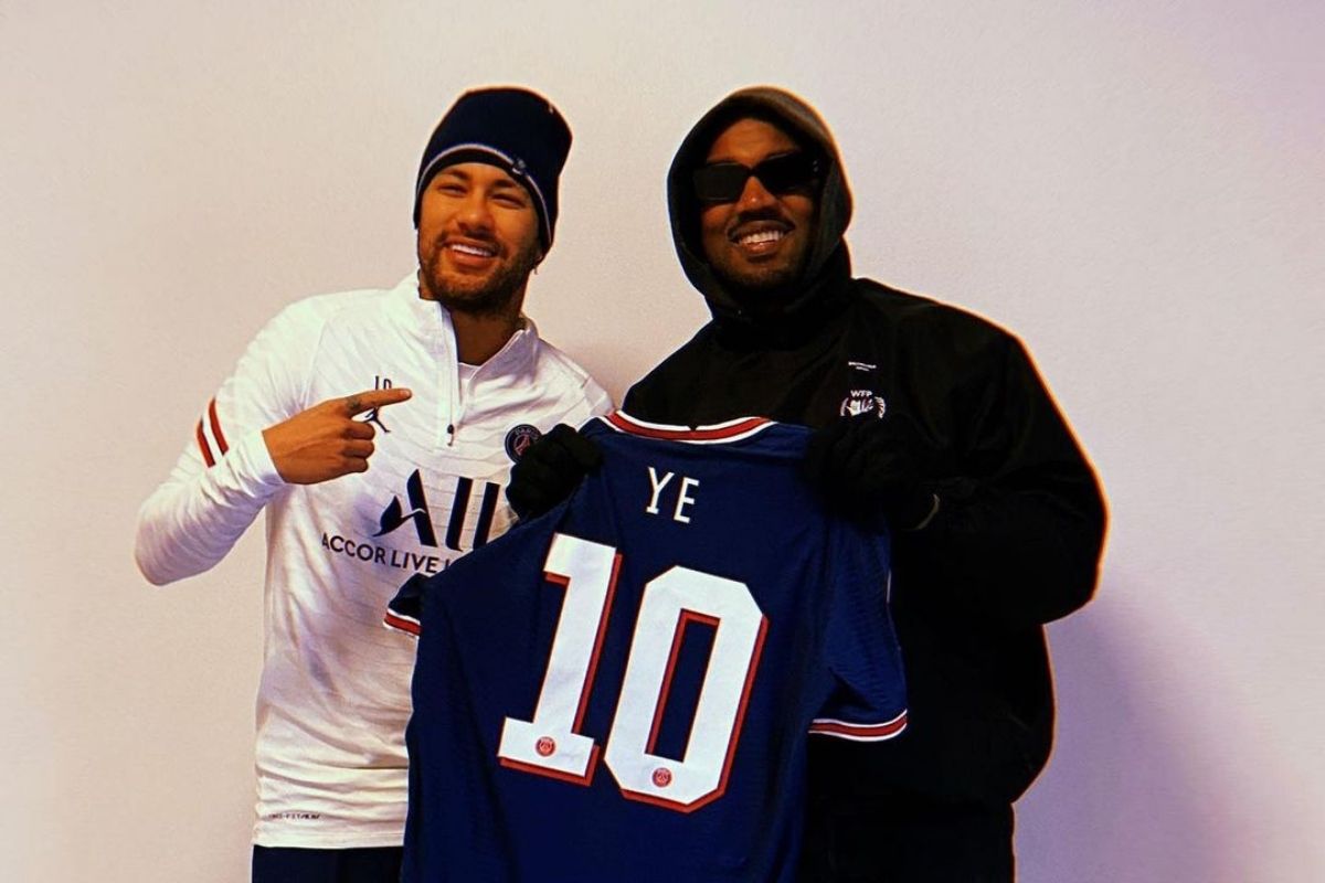 Neymar Jr. encontra Kanye West e o presenteia com camiseta do PSG