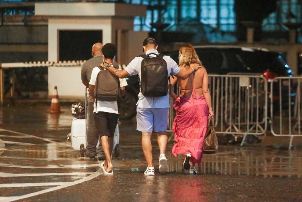 paolla oliveira, diogo nogueira e davi no aeroporto santos dumont