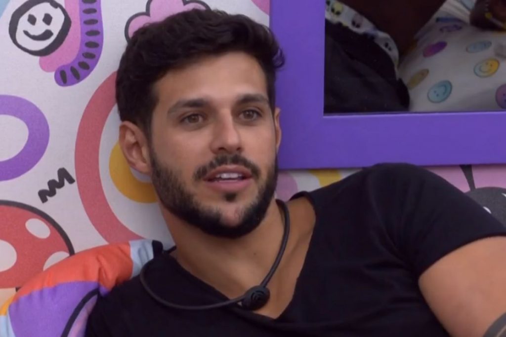 Rodrigo Mussi no quarto do BBB22