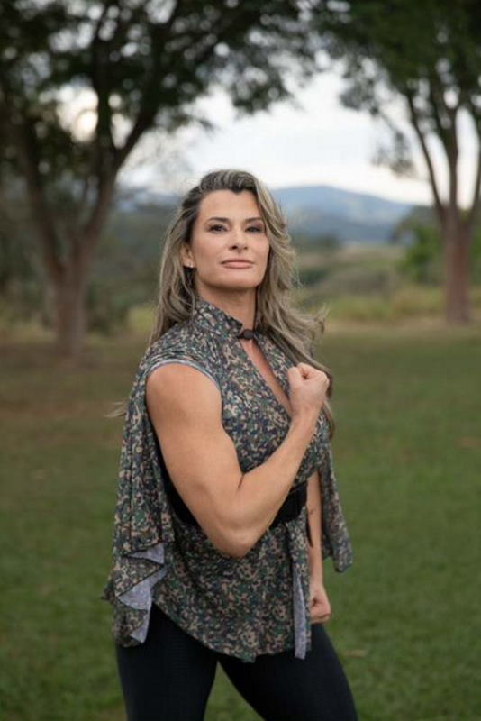 MAGDA PINKE, 42 anos