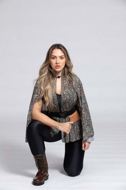 THAYSE CASAGRANDE, 28 anos