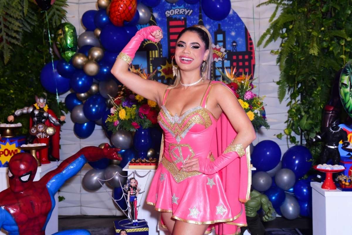 Lexa agitou a noite em São Paulo nesta terça-feira, 22 de fevereiro. Ela recebeu amigos, familiares e famosos para comemorar seus 26 anos.