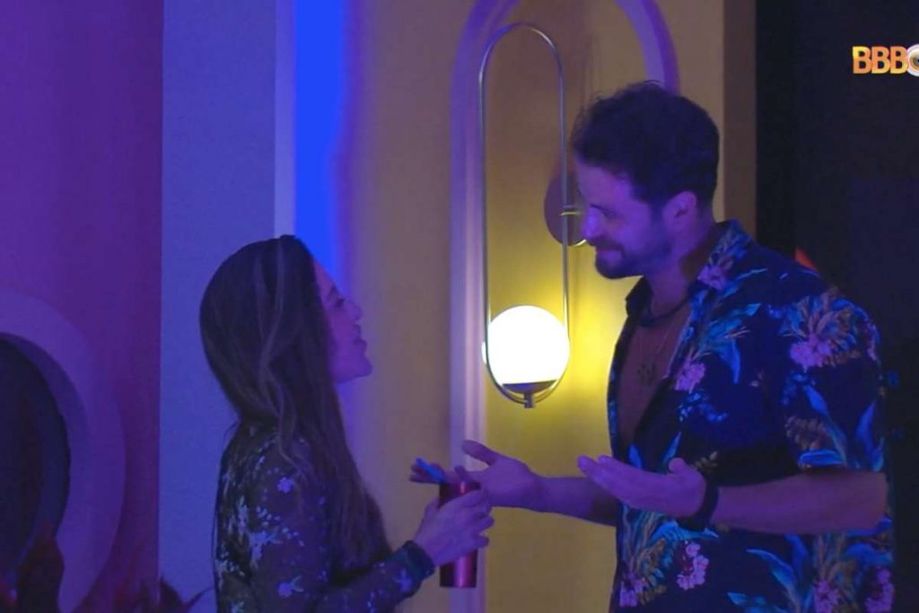 BBB22: 'Eu já queria te beijar', diz Gustavo para Laís