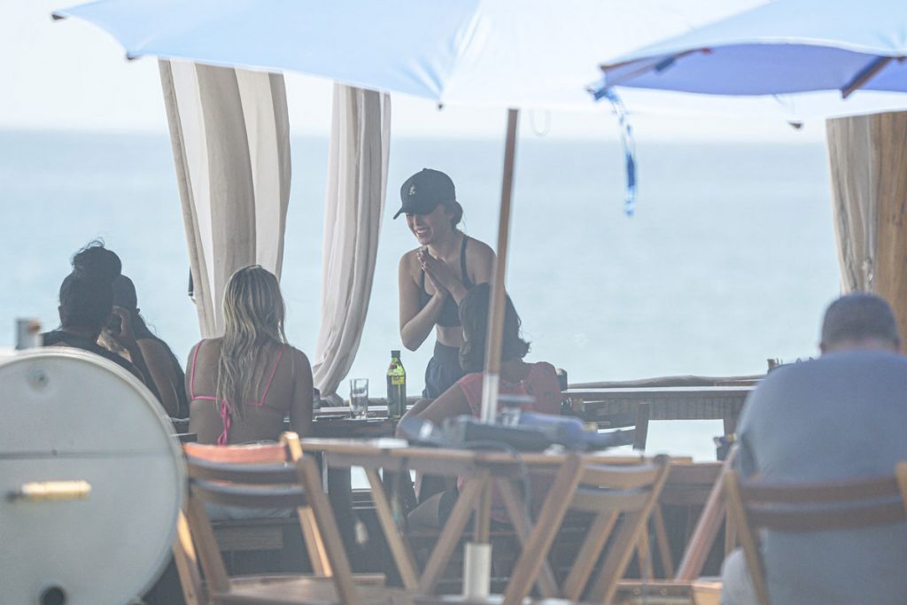 Duda Reis em praia do Rio de Janeiro