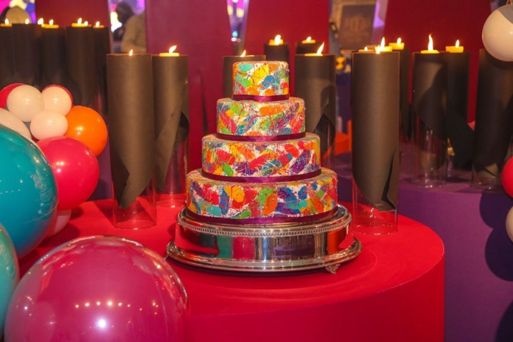 bolos na festa de camila loures